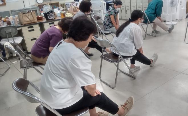足の裏をぎゅう-と伸ばして