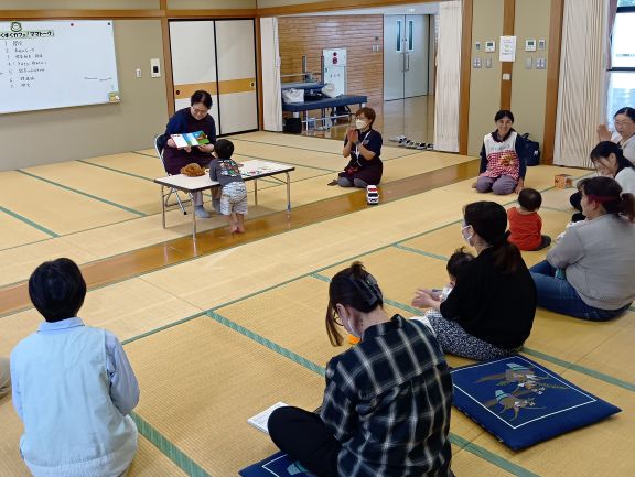 楽しく読み聞かせを楽しんでいます