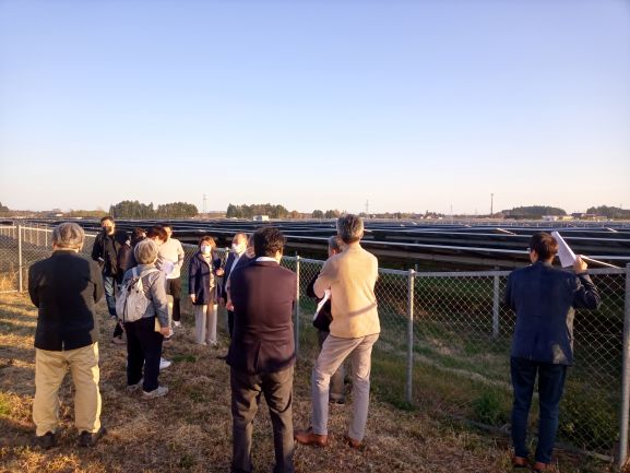 みやぎ生協常勤理事会での視察。富岡復興ソーラーパネルにて（12月1日）