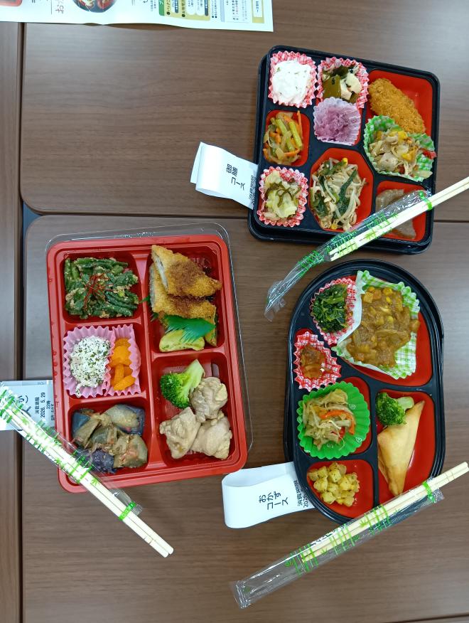 夕食宅配のお弁当を試食。忙しい毎日に、いろいろな選択肢があることを知りました。