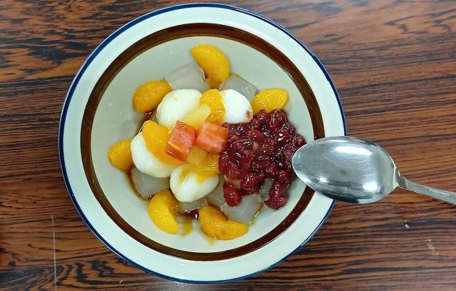 白玉フルーツあんみつの出来上がり！