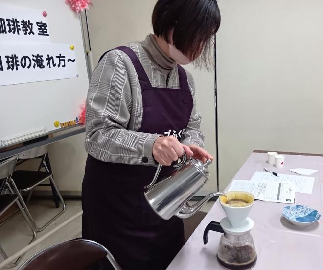 ゆっくり、のの字を書くように