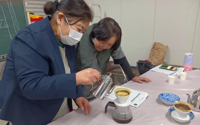コーヒーがフワッとハンバーグのように膨らんで